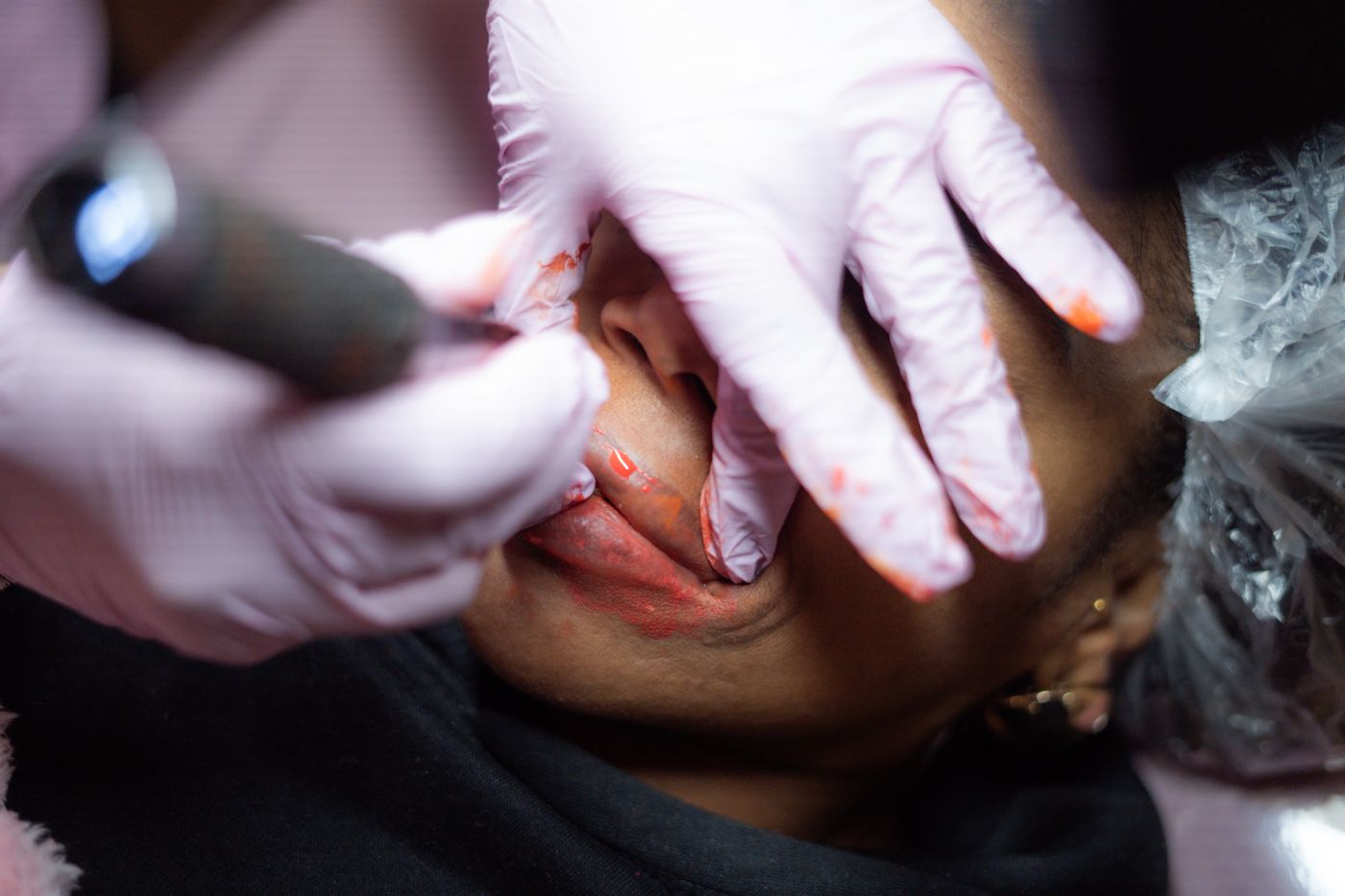Micropigmentação labial em curso